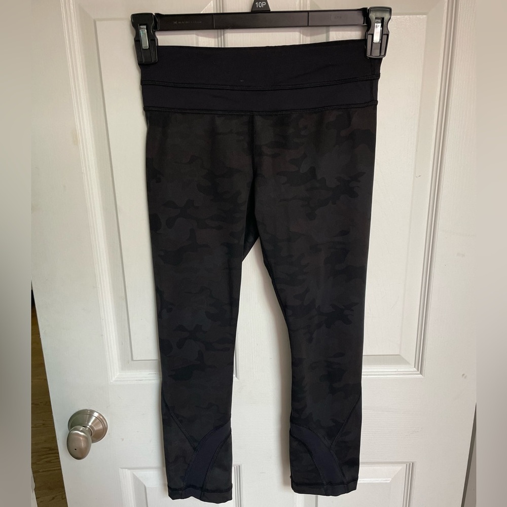 lululemon cropped camo black pants